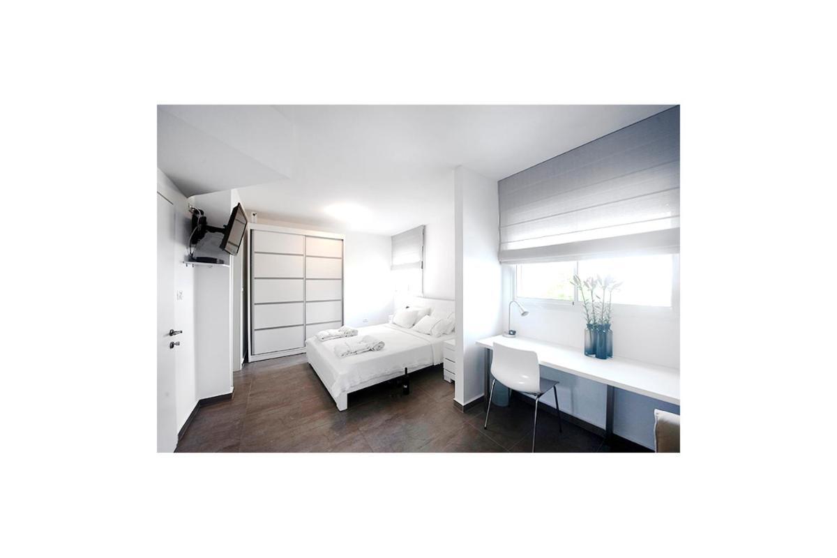 Boutique Apartment "Facing The Sea" Haifa Exterior photo